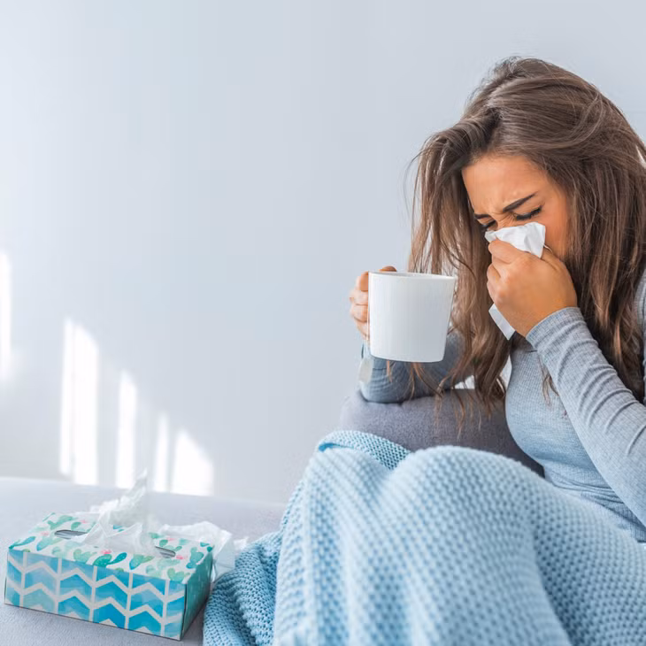 Nghỉ ngơi giúp cơ thể bạn có thời gian phục hồi và đủ năng lượng chống lại sự xâm nhập của virus cúm (Ảnh: Internet)