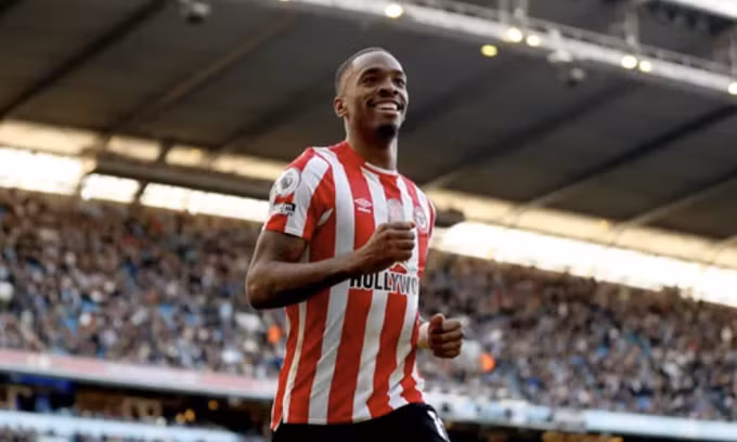 Tiền đạo Ivan Toney lập cú đúp nhấn chìm Man City tại Etihad ở Ngoại hạng Anh hôm 12/11. Ảnh: EPL