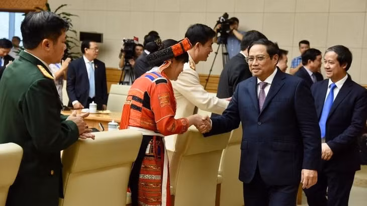 Thủ tướng Phạm Minh Chính tại buổi gặp mặt 60 nhà giáo tiêu biểu nhân dịp kỷ niệm 40 năm Ngày Nhà giáo Việt Nam.