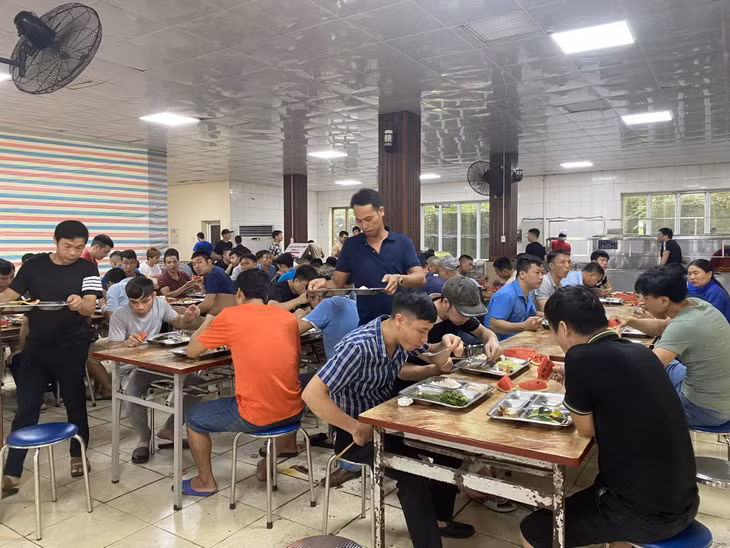 Thợ lò Than Mông Dương ăn ca 1.