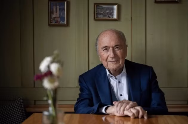 Chính Sepp Blatter thừa nhận, việc để Qatar đăng cai World Cup là sai lầm.