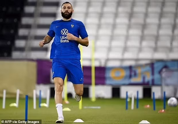 Tuyen Phap tiep tuc nhan tin soc: Benzema chia tay World Cup 2022 hinh anh 1