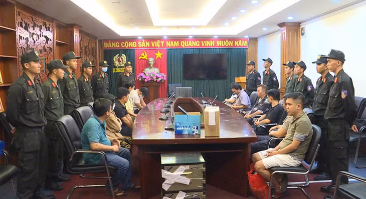 Bộ Công an đã bắt 14 người có vai trò chủ chốt trong đường dây cá độ bóng đá quy mô cực lớn. Ảnh: CA