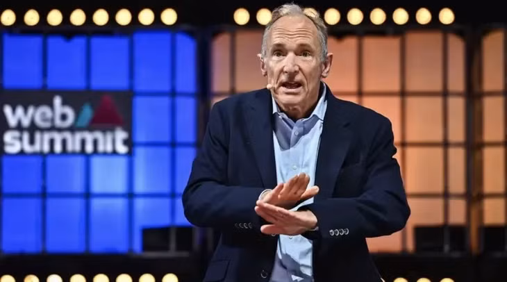 Cha đẻ WWW, Tim Berners-Lee, tại Web Summit ở Lisbon