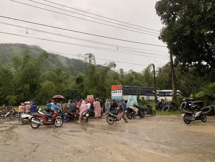 Hiện trường tai nạn ở Phú Yên khiến 3 người thiệt mạng. Ảnh: N.X.