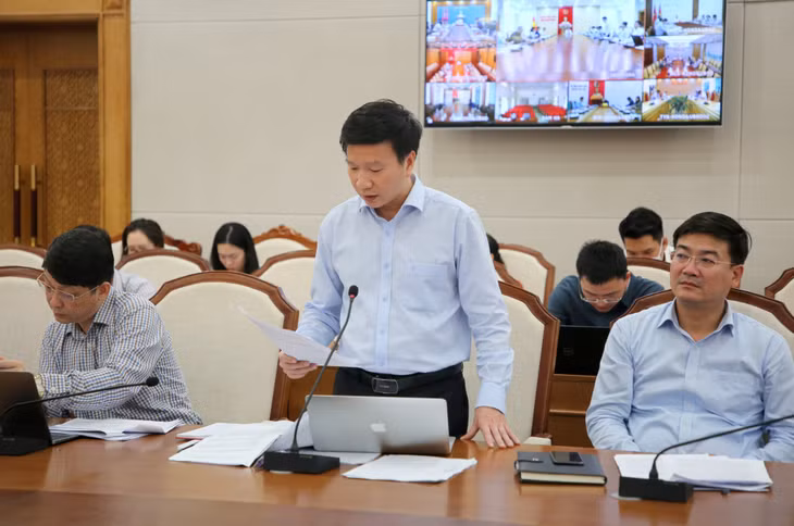 Đại diện lãnh đạo các sở, ngành, địa phương phát biểu ý kiến, làm rõ một số vấn đề tồn tại trong công tác CCHC, cải thiện môi trường đầu tư kinh doanh.