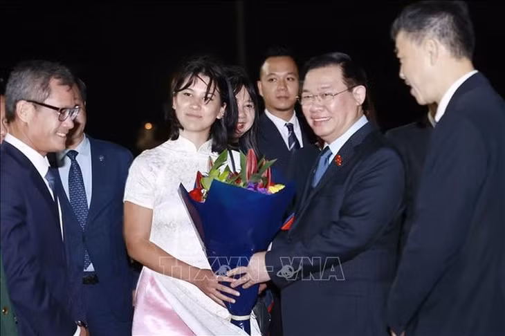 Lễ đón Chủ tịch Quốc hội Vương Đình Huệ tại sân bay quân sự Fairbairn, thủ đô Canberra. (Ảnh: TTXVN)