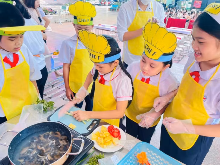 Bài học STEM chủ đề "Bữa cơm gia đình" của học sinh lớp 5A4, Trường Tiểu học Hà Lầm (TP Hạ Long).