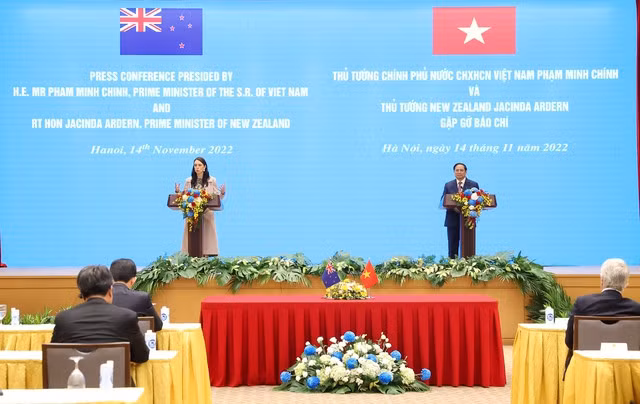 Hai Thủ tướng Việt Nam và New Zealand gặp gỡ báo chí sau hội đàm - Ảnh: VGP/Nhật Bắc