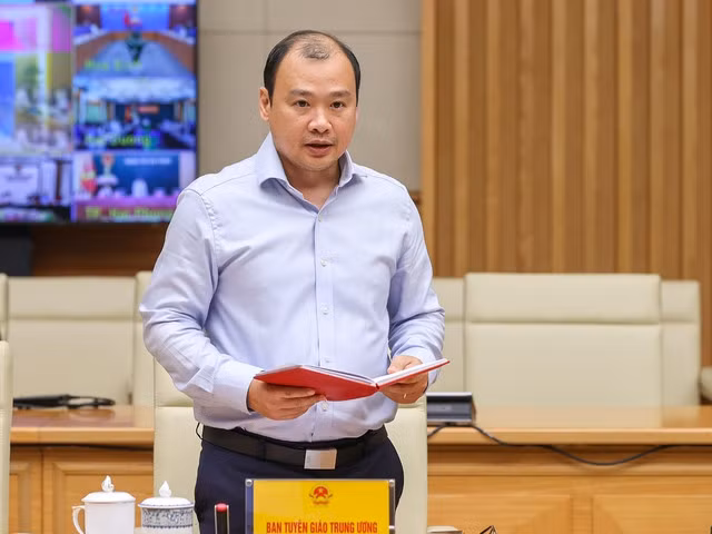 Phó Trưởng ban Tuyên giáo Trung ương Lê Hải Bình phát biểu về công tác thông tin tuyên truyền phòng chống dịch COVID-19 - Ảnh VGP/Nhật Bắc