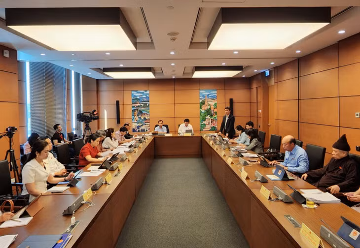 Phiên thảo luận Tổ với sự tham dự của các ĐBQH tỉnh Quảng Ninh