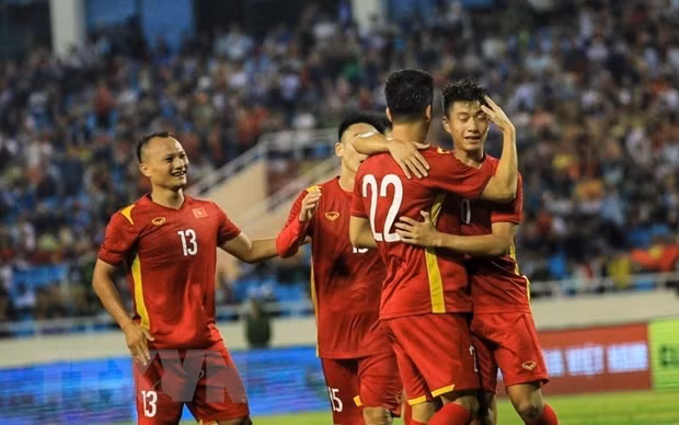 Doi tuyen Viet Nam nguoc dong danh bai CLB Borussia Dortmund hinh anh 1