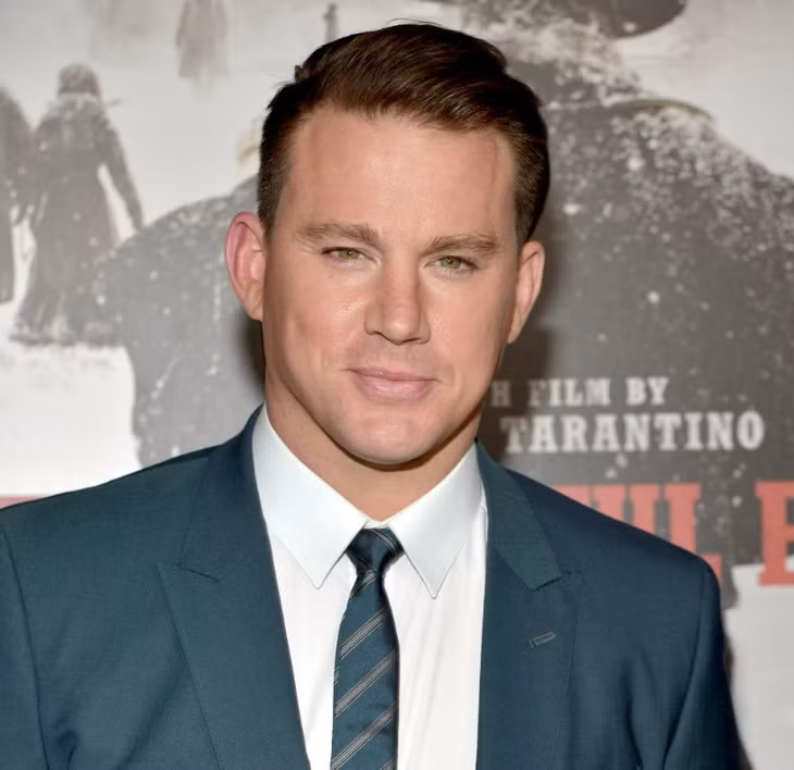 Channing Tatum (1980) từng làm nhiều nghề để kiếm sống, trong đó có vũ công thoát y trước khi nổi danh ở kinh đô điện ảnh. Xuyên suốt sự nghiệp, anh nhận về nhiều giải thưởng danh giá và sự yêu mến của khán giả. Năm 2012, Tatum được tạp chí People bình chọn là người đàn ông quyến rũ nhất hành tinh. Ảnh: Popsugar.
