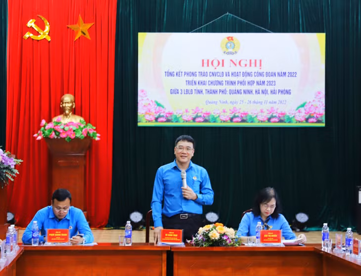 Đồng chí Tô Xuân Thao, Chủ tịch LĐLĐ tỉnh Quảng Ninh phát biểu tại hội nghị.