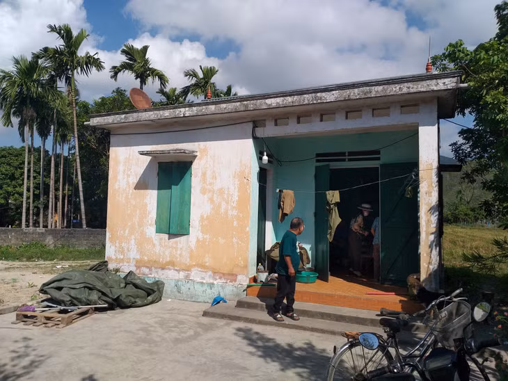 Nhà ông Phạm Văn Bình, khu Cát Thành, phường Minh Thành (TX Quảng Yên) xuống cấp nhưng không được xây mới vì trong vùng dự án.