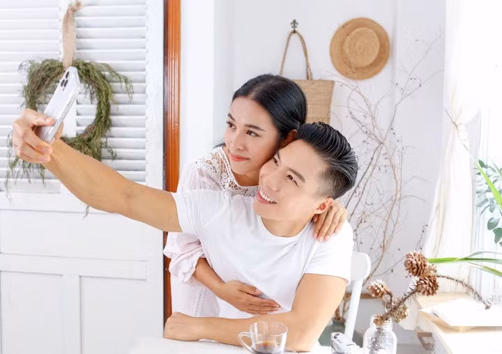 Ngọc Mai từng tạm gác đam mê ca hát để làm hậu phương vững chắc cho ông xã suốt nhiều năm qua.