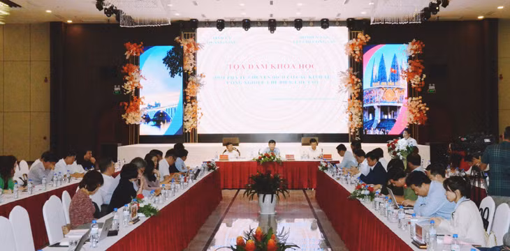Quang cảnh buổi tọa đàm.
