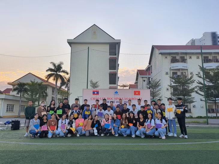 Trường Đại học Hạ Long đón sinh viên Lào khóa XI, năm học 2022-2023.