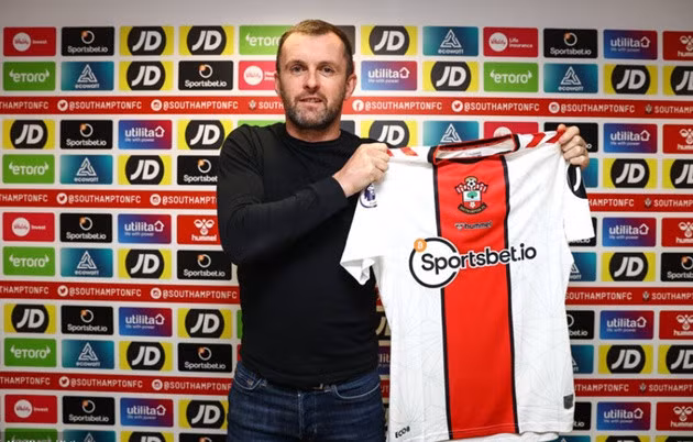 Southampton chính thức công bố HLV mới.