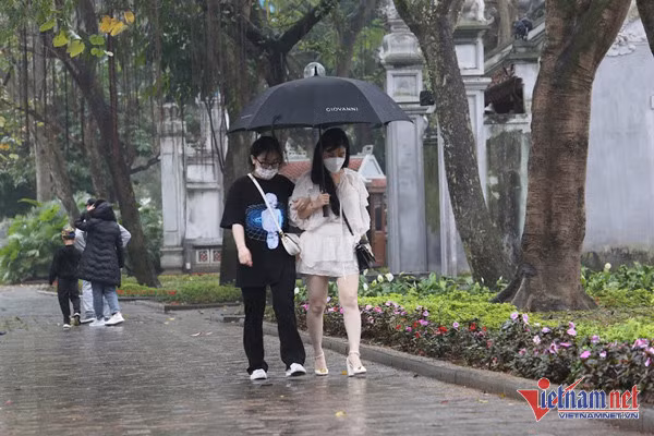 Hà Nội sáng có mưa nhỏ, trưa chiều hửng nắng. Ảnh minh họa: Phạm Hải