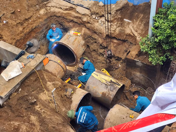 Công ty Cổ phần Nước sạch Quảng Ninh bảo dưỡng, bảo trì hệ thống cấp nước.