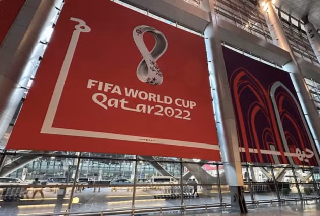 Quảng cáo về World Cup 2022 tại sân bay quốc tế Doha, Qatar.