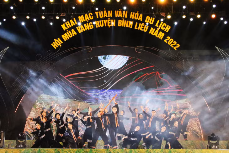 Hoạt cảnh ”Huyền thoại cây đàn tính Bình Liêu”.