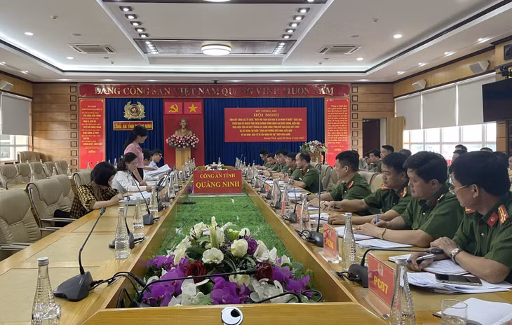 Quang cảnh buổi làm việc.