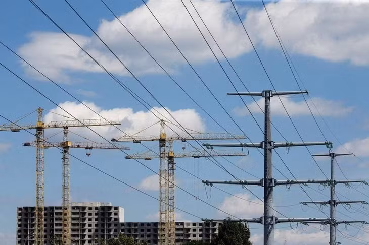Đường dây điện tại Kiev, Ukraine, tháng 7/2020. (Ảnh: Reuters)