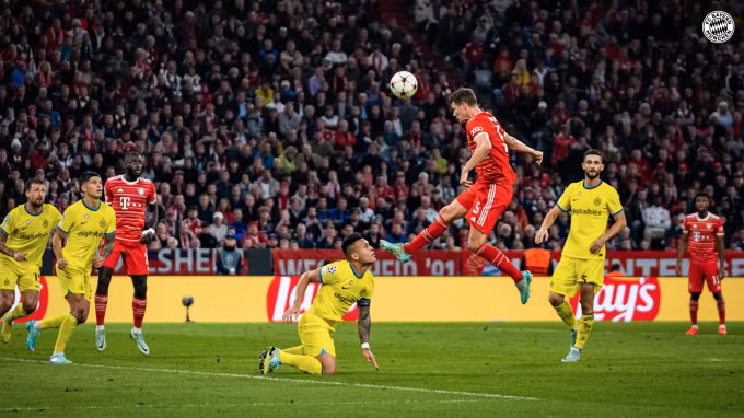 Pavard mở tỷ số cho Bayern ở phút 32. Ảnh: FC Bayern
