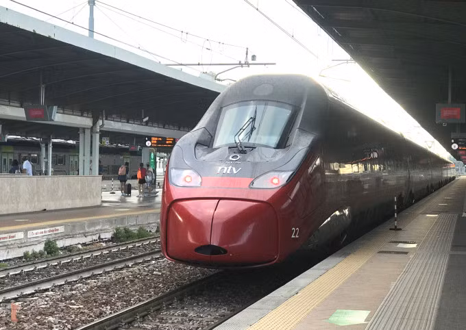 Tàu khách tốc độ trên 200 km/h tại Italia. Ảnh: Anh Duy