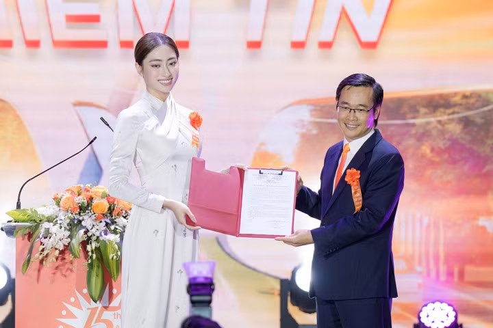 Lương Thuỳ Linh nhận quyết định trở thành giảng viên trợ giảng.