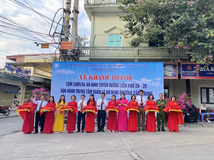 Ra mắt mô hình camera an ninh tại tuyến đường liên khu phố 2A, 2B, phường Cẩm Trung, TP Cẩm Phả.
