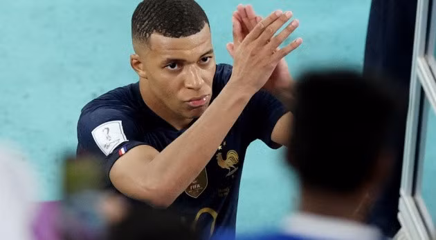 Mbappe sẽ bị FIFA phạt.