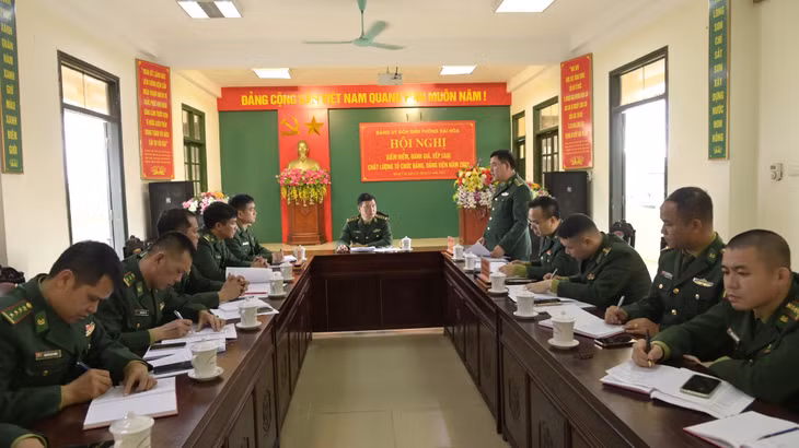 Quang cảnh hội nghị kiểm điểm của Đảng bộ Đồn BP Hải Hoà.