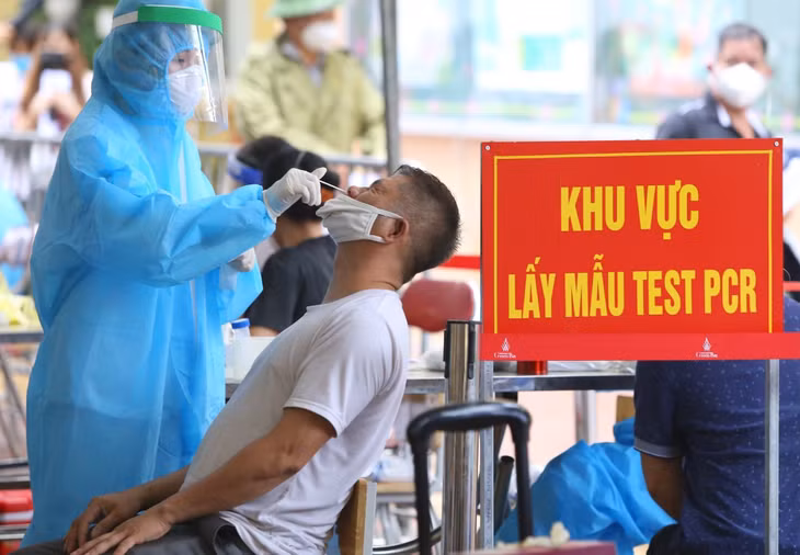 Theo Bộ Y tế số ca mắc mới COVID-19, số ca phải nhập viện, số ca nặng đang có chiều hướng gia tăng; nhiều địa phương đã ghi nhận các biến thể mới của virus với khả năng lây nhanh hơn biến chủng gốc.