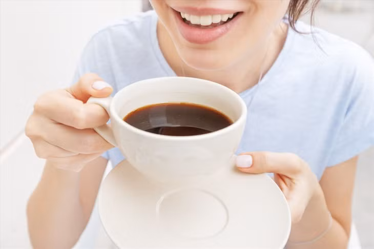 Uống cafe sẽ giúp thúc đẩy quá trình trao đổi chất tốt trong cơ thể. Ảnh: Xinhua
