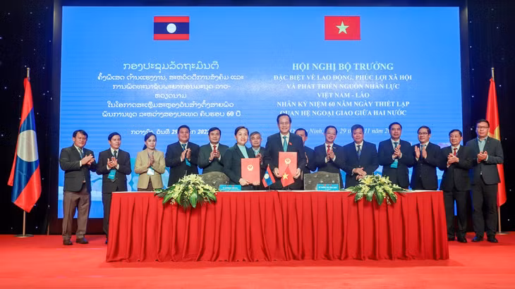 Lễ ký kết “Thỏa thuận hợp tác trong lĩnh vực phát triển nguồn nhân lực” giữa 3 Bộ: Bộ Lao động - Thương binh và Xã hội nước CHXHCN Việt Nam, Bộ Lao động và Phúc lợi Xã hội, Bộ Giáo dục và Thể thao nước CHDCND Lào.