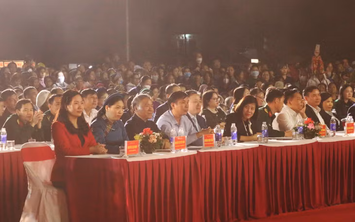 Chương trình khai mạc Tuần Văn hóa - Du lịch, Hội Mùa vàng Bình Liêu năm 2022 thu hút đông đảo nhân dân và du khách tham dự.