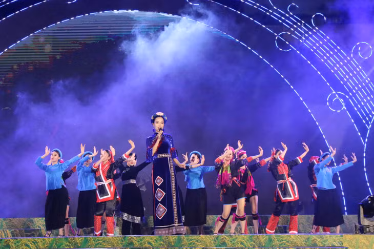 Những ca từ ngọt ngào của ca khúc "Về Bình Liêu đi em" như lời mời gọi du khách bốn phương đến và cảm nhận trọn vẹn vẻ đẹp vùng đất, văn hóa và con người Bình Liêu.