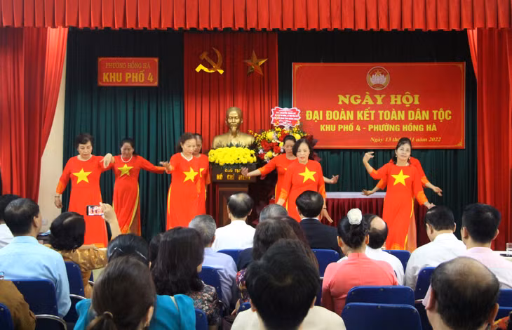 Ngày hội Đại đoàn kết toàn dân tộc khu phố 4, phường Hồng Hà, TP Hạ Long (11-2022). Ảnh: Minh Đức