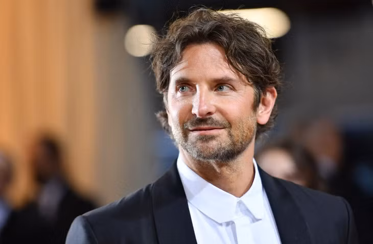 Bradley Cooper (1975) là một diễn viên và nhà sản xuất phim người Mỹ. Anh từng nhận được nhiều đề cử giải thưởng danh giá, trong đó có 4 giải Emmy, 2 giải BAFTA và 2 giải Quả Cầu Vàng. Tài tử từng góp mặt trong danh sách 100 người có ảnh hưởng nhất thế giới của tạp chí Times vào năm 2015. Ảnh: Getty Images.