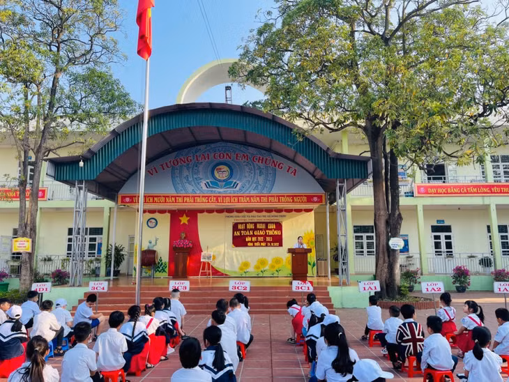 Ngoại khóa về ATGT tại Trường Tiểu học Kim Đồng (TX Đông Triều).