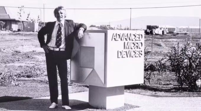 Nhà đồng sáng lập AMD Jerry Sanders tại trụ sở ban đầu của công ty ở Sunnyvale, California năm 1969. Ảnh: AMD