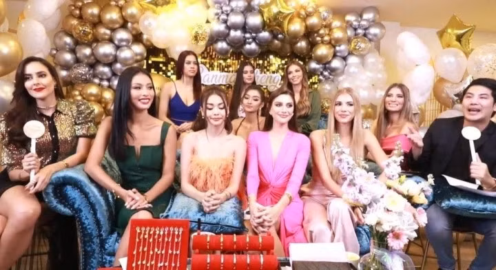 Top 10 Miss Grand thực hiện nhiều buổi livestream khi hoạt động tại Thái Lan.