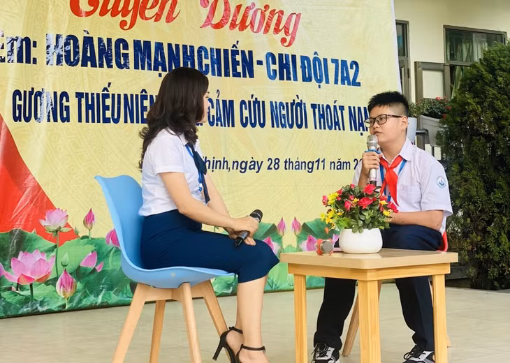 Em Hoàng Mạnh Chiến, lớp 7A2, Trường THCS Cẩm Thịnh, TP Cẩm Phả chia sẻ về hành động cứu người thoát nạn.