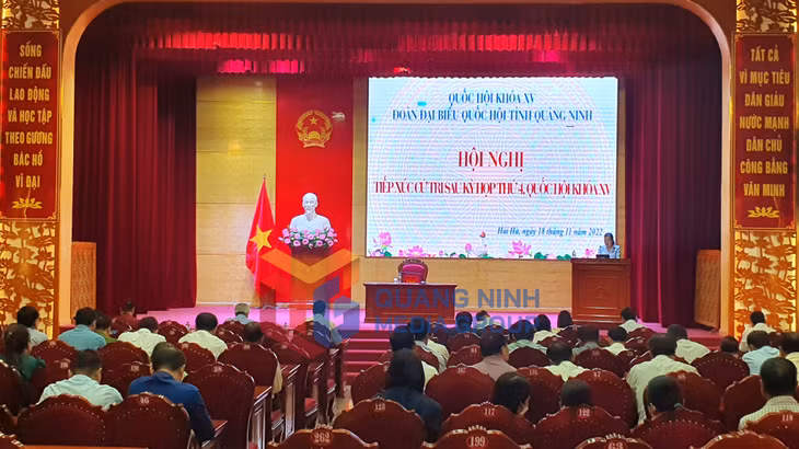Quang cảnh buổi tiếp xúc cử tri tại Hải Hà (11-2022). Ảnh Hữu Việt