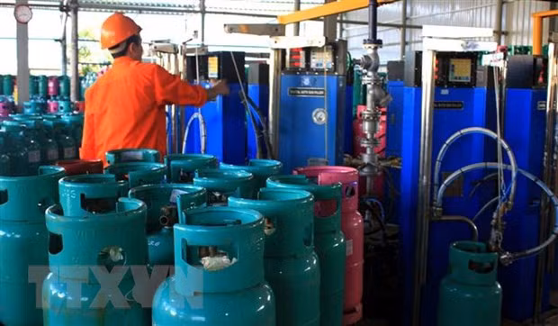 Tu ngay 1/12, gia gas trong nuoc tiep tuc tang them 1.167 dong moi kg hinh anh 1