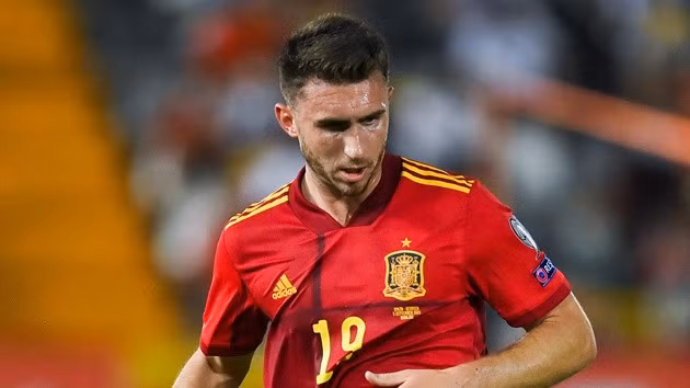 Laporte là trụ cột hàng thủ Tây Ban Nha.