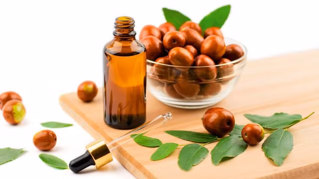 Sử dụng tinh dầu khi mát xa cần pha loãng và thử phản ứng.